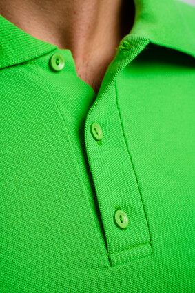 Зеленая рубашка поло с логотипом кафе - фото 2