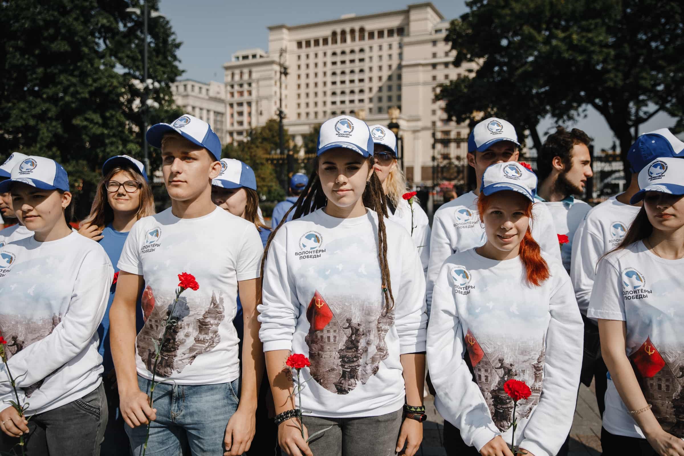 Популярные новости дня. Кепка волонтер. Футболка волонтеры Победы. Кепка волонтеры Победы. Форма волонтеров Победы.