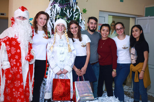 Команда «Амадей Принт» помогла организовать новогодний праздник для маленьких пациентов ОКБ - превью