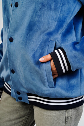 Бомбер женский велюровый - фото 5 - превью