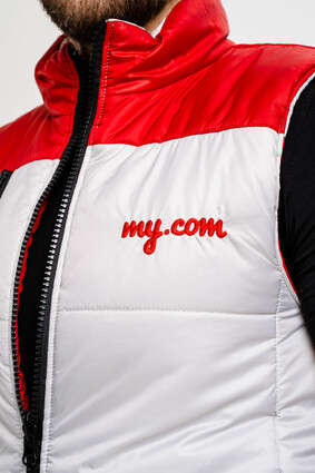 Жилет с логотипом my.com - фото 4 - превью