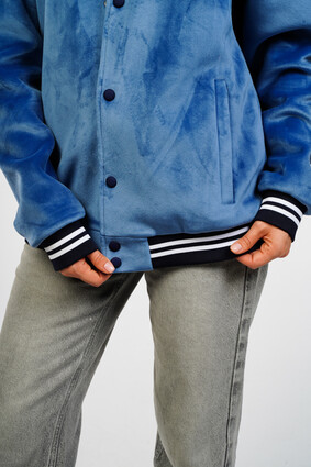 Бомбер женский велюровый - фото 6 - превью